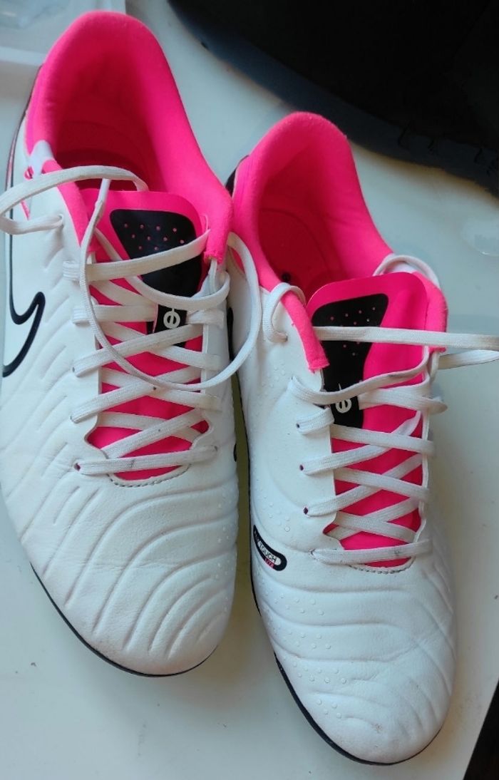 Chaussures à crampons taille 42