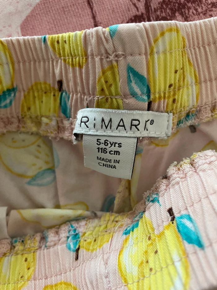 Short fille, motif citron, en très bon état - photo numéro 3
