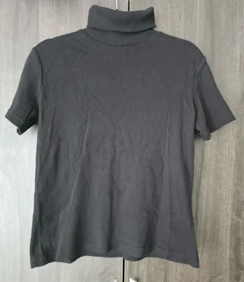 T-shirt manches courtes et col roulé