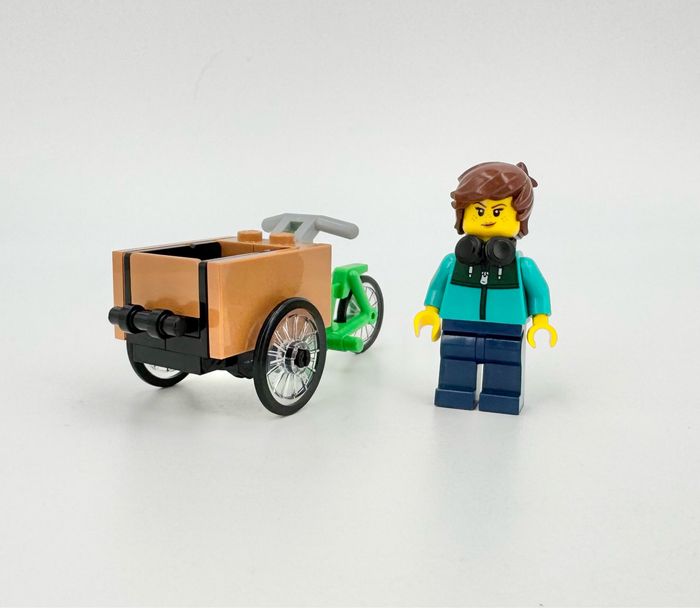 Lego Figurines Icons : Résidente de la Bâtisse Tudor (visage double expression) - NEUF - photo numéro 8