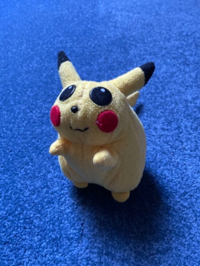 Peluche pikatchu