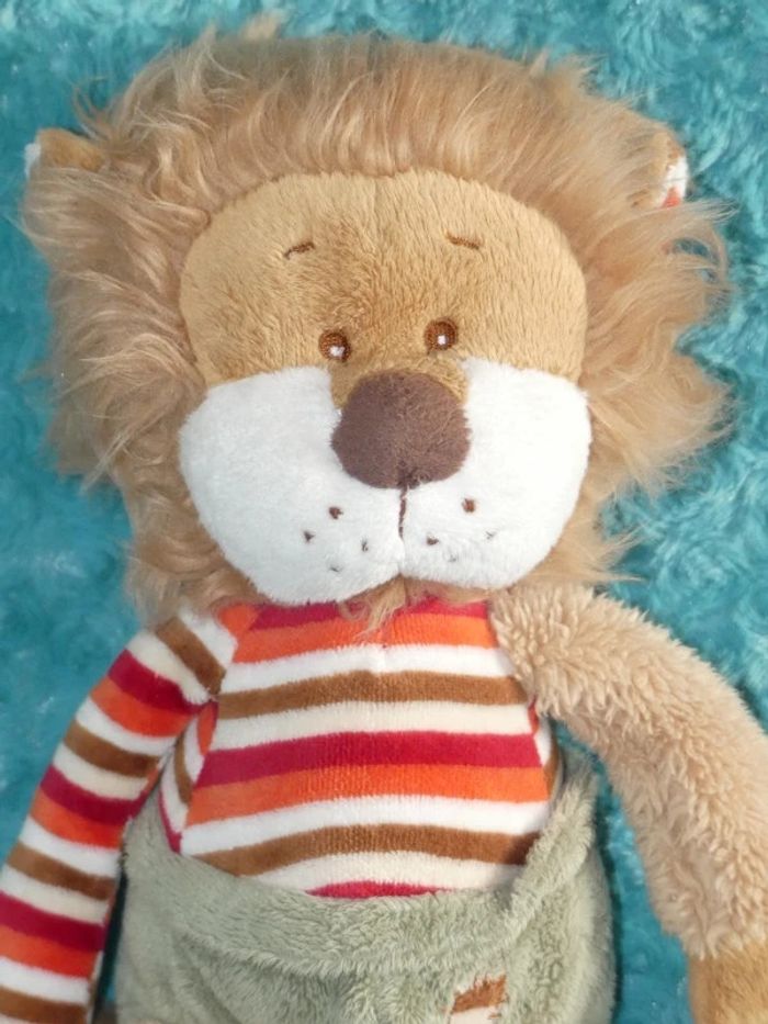 Doudou lion marron clair vert Bukowski 39 cm , tbe - photo numéro 2
