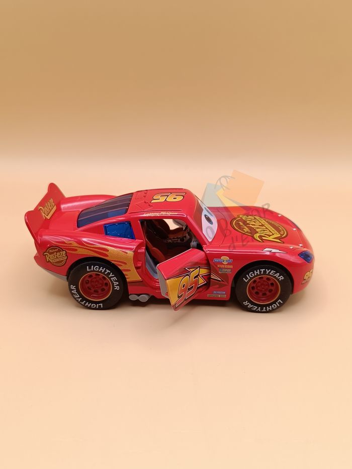 Voiture Cars Flash McQueen - photo numéro 4