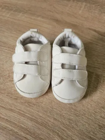 Petites chaussures bébé fille 6/9 mois