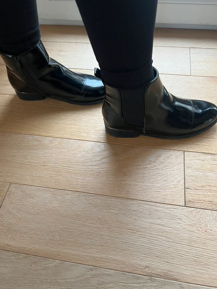 Vends bottines vernis noir philov de chaussea taille 38 état satisfaisant - photo numéro 4