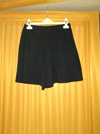 Short noir