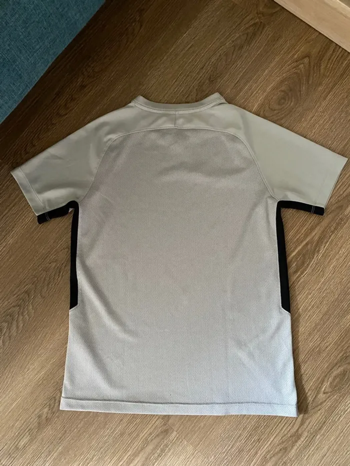 Tee shirt Nike Dri fit 12 ans taille L - photo numéro 3