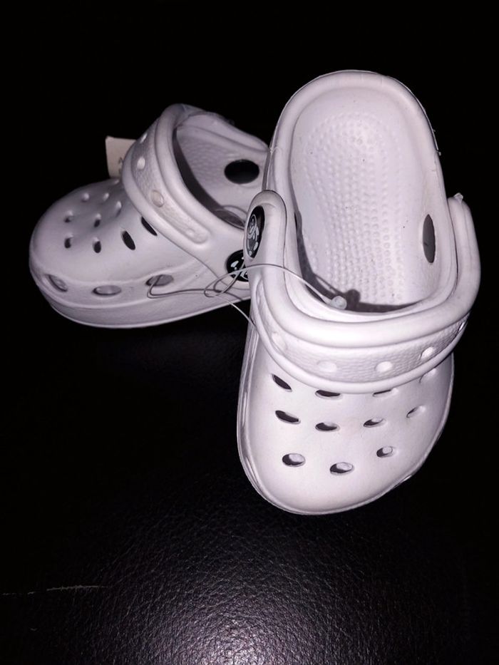 Sabot bebe neuf taille 18-19