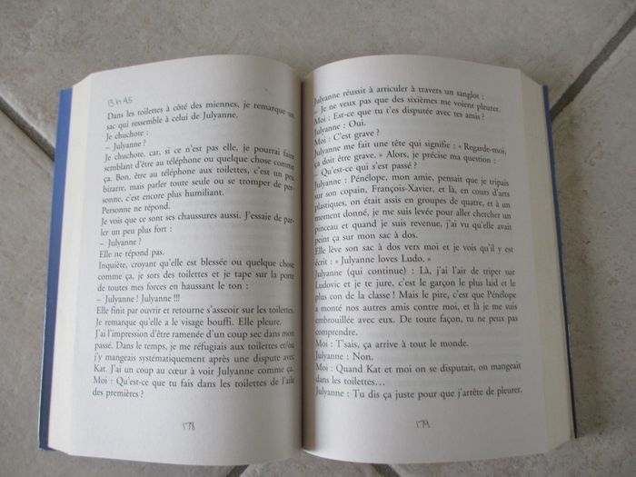 Roman enfant Le Journal d’Aurélie Laflamme – Tome 7 « Plein de secrets » - photo numéro 3