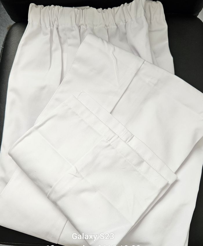 Ensemble aide-soignante (blouse + pantalon) taille 2 – Neuf jamais porté - photo numéro 3