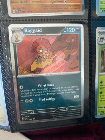 Carte Pokémon holographique neuf