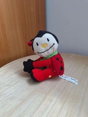 Petite peluche forme coccinelle