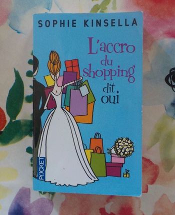 L'ACCRO DU SHOPPING DIT OUI de Sophie KINSELLA Edition Pocket