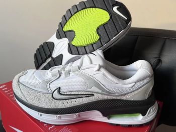 Baskets chaussures Nike neuves taille 38.5