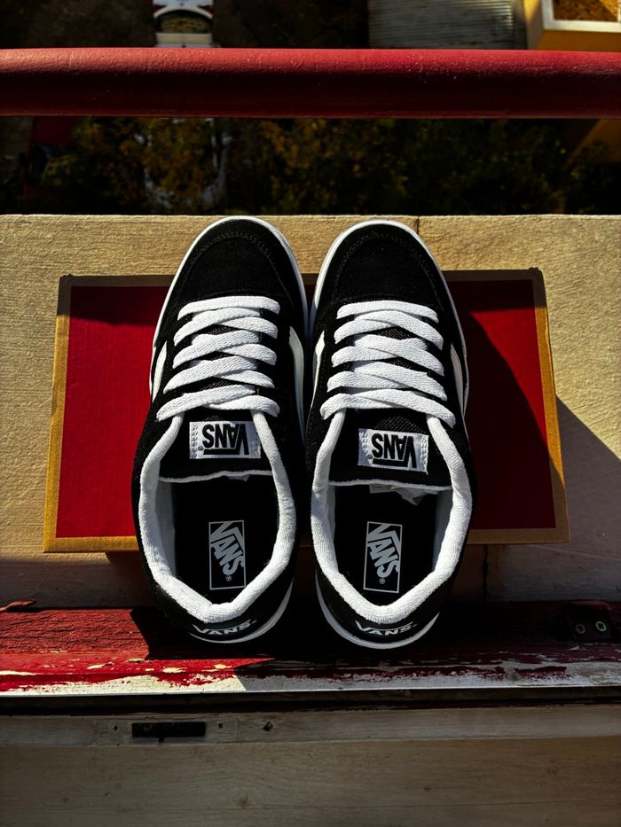 Vans Hylane Black White - Taille 37 - Neuves - photo numéro 4