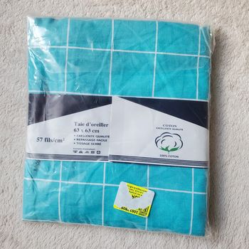 1 taie d'oreiller en 63 X 63 cm, 100% coton (3 + 1 offert dans tout le dressing)