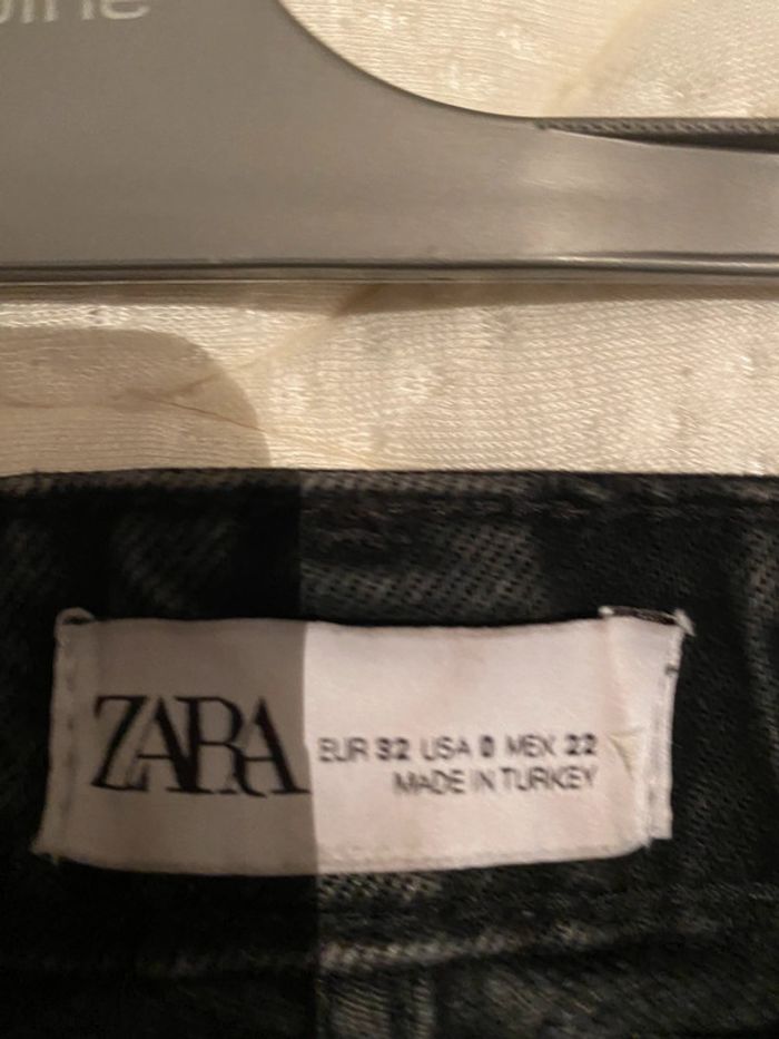 Jean  noir a trou zara - photo numéro 3