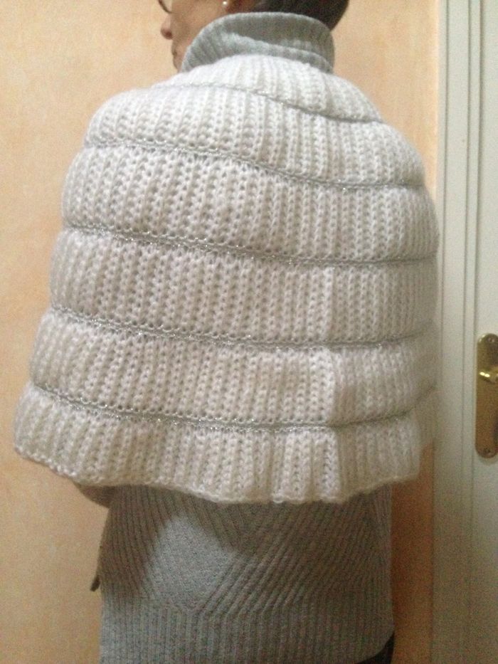 Châle blanc gris argenté fait main - photo numéro 3