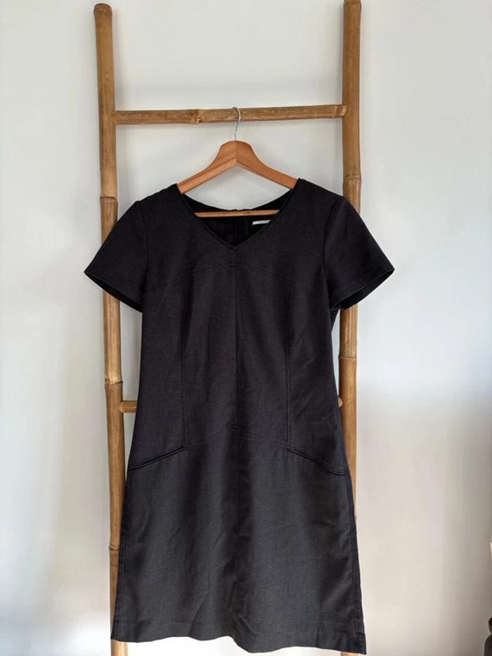 Robe gris foncée noire ajustée chattawak taille 38