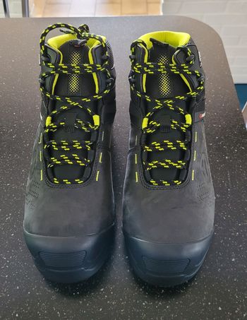 Chaussures de sécurité Heckel T 44 NEUVES