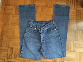 Blue jean Trussardi taille 38 avec broderies