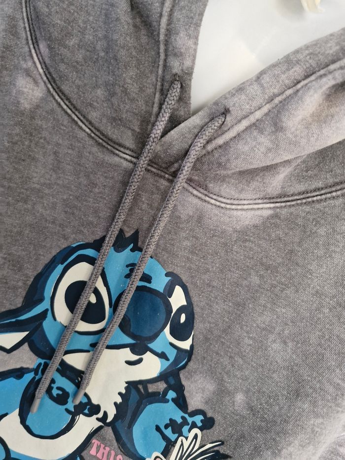 Superbe sweet à capuche Stitch stylé Tie&Dye - photo numéro 7