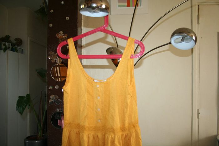 🌸Top fit fluide moutarde brodé à bretelles Taille 38 "Mango" Neuf 🌸 - photo numéro 2