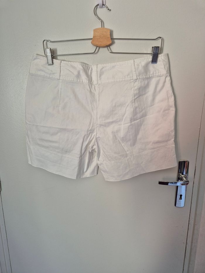 Superbe short blanc taille 42 neuf - photo numéro 4