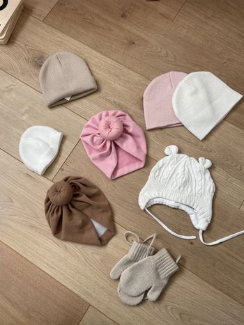 Lot bonnets neuf 0 6 mois