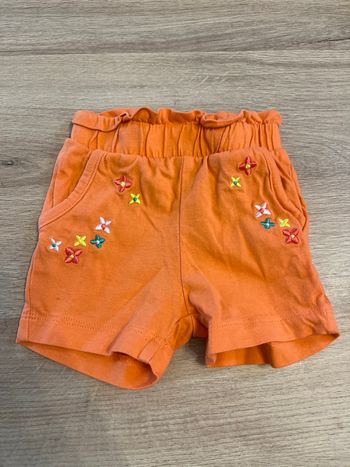 Short fille