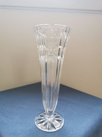 Vase en verre transparent travaillé haut 26 cm
