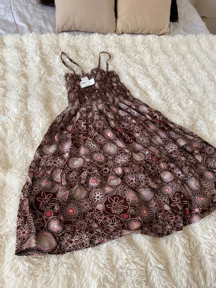 Jolie robe fleurie à fines bretelles taille unique - photo numéro 2