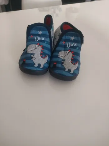 Petit chausson dinosaure taille 25