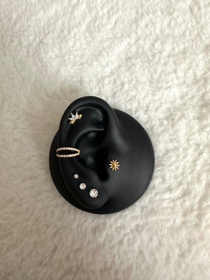 Piercing petit soleil simple, doré - photo numéro 3