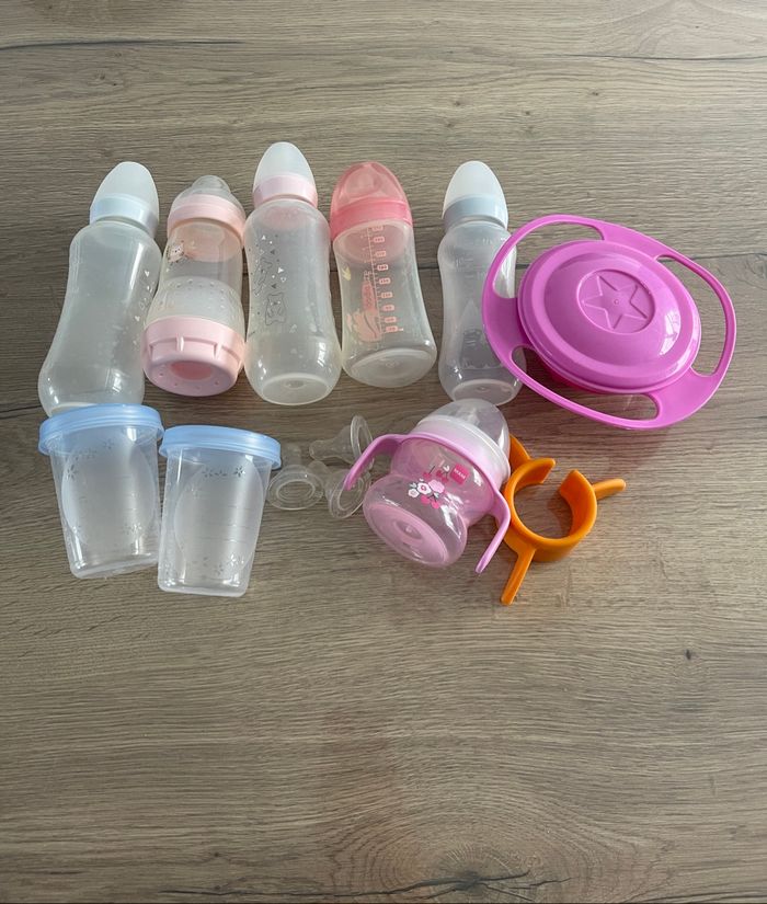 Lot de biberons avec jeux