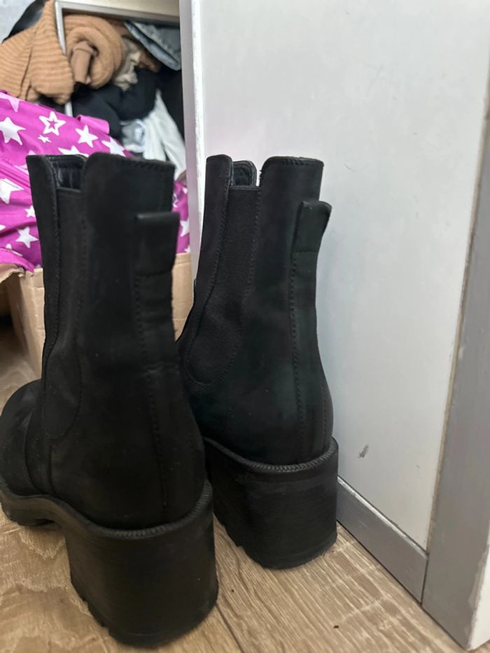 Bottines noire à talons taille 37 - photo numéro 2