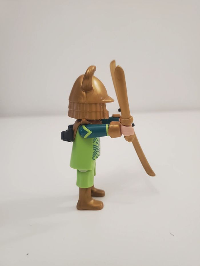 Playmobil Médiéval un Samouraï Guerrier avec casque, épée, sabres très bon état - photo numéro 5