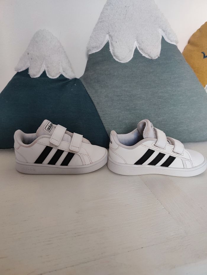 Basket adidas 22 bébé grand court - photo numéro 3