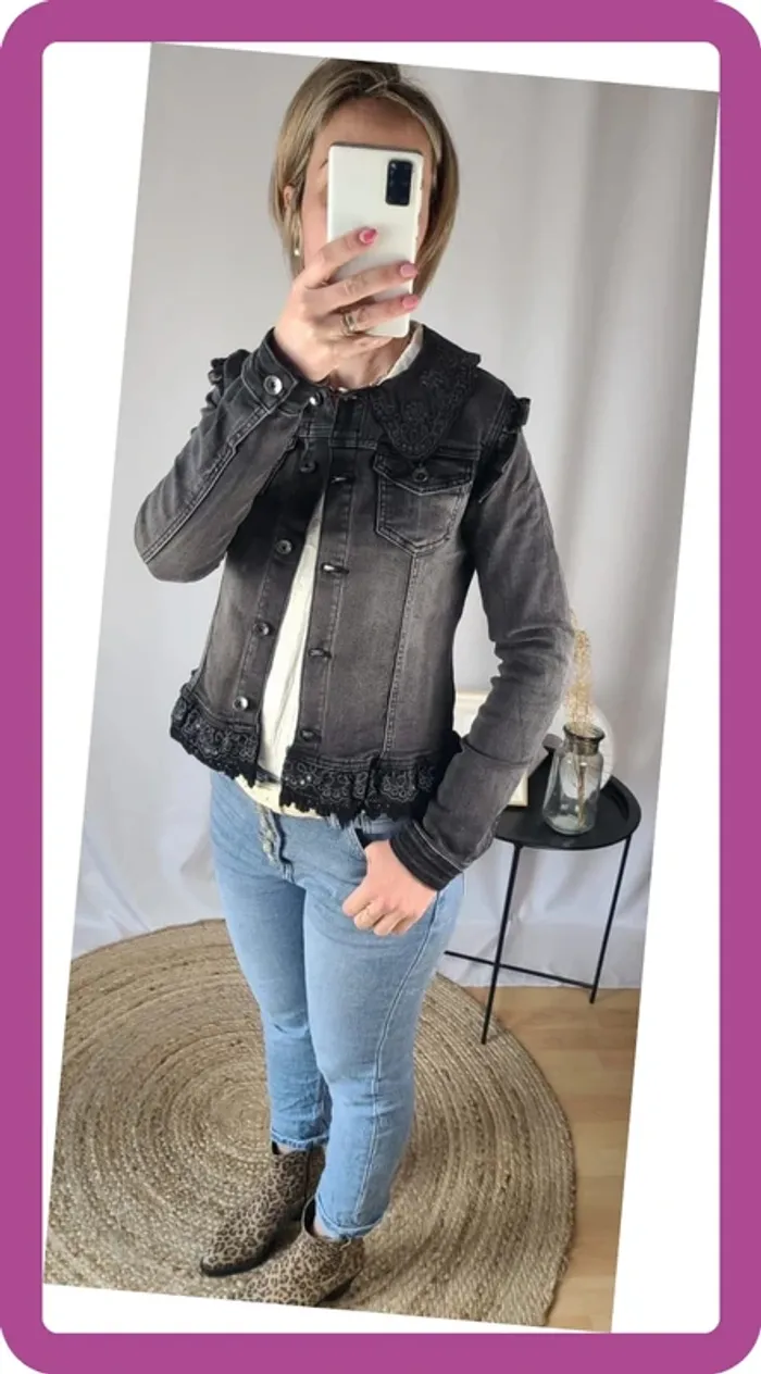 Veste en jean col brodé et sequins, originale, NEUVE, taille M