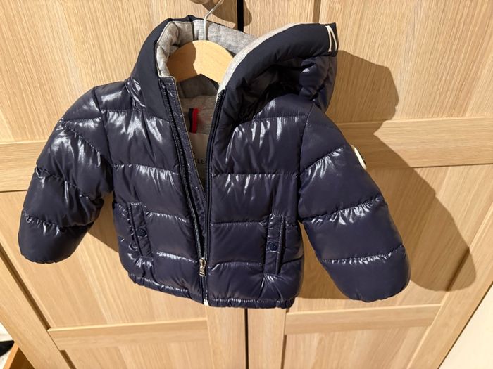 Moncler 9-12 mois - photo numéro 2
