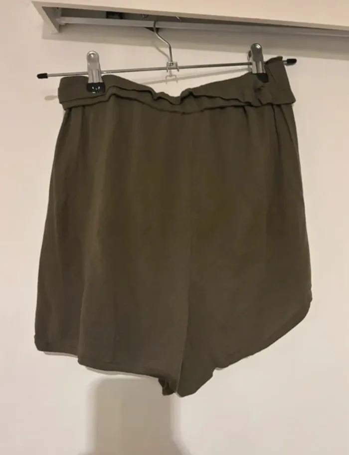 💚 Short kaki à taille froncée et ceinture – SHEIN – T.38 - photo numéro 3