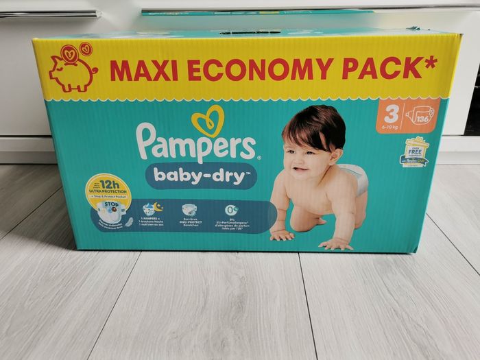 Pampers baby dry, taille 3, 136 couches