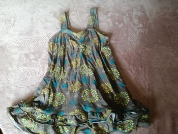 Très belle robe légère à motif