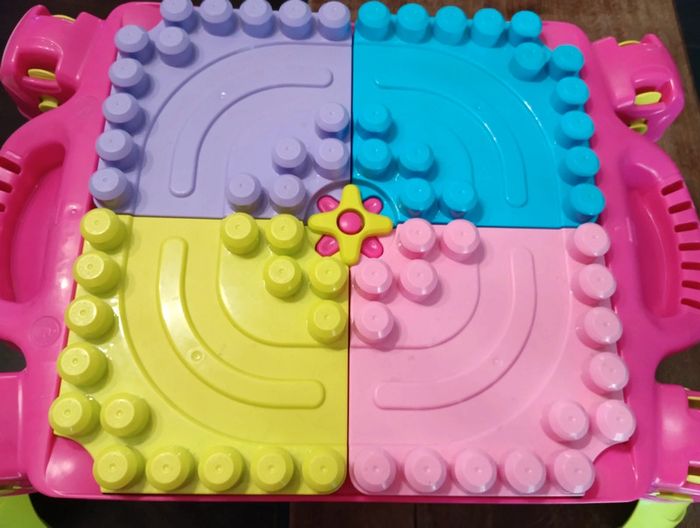 Table d'activités méga bloks Princesse - photo numéro 4