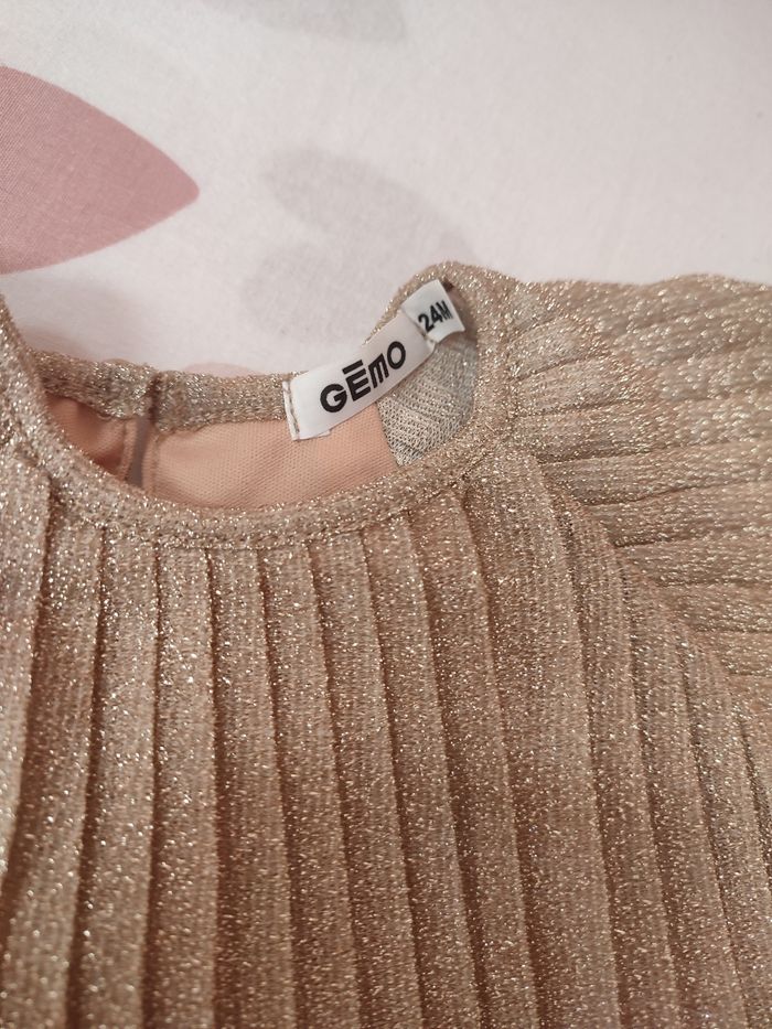 Robe couleur champagne avec paillettes - Comme neuve - 24 mois - Gémo - photo numéro 6