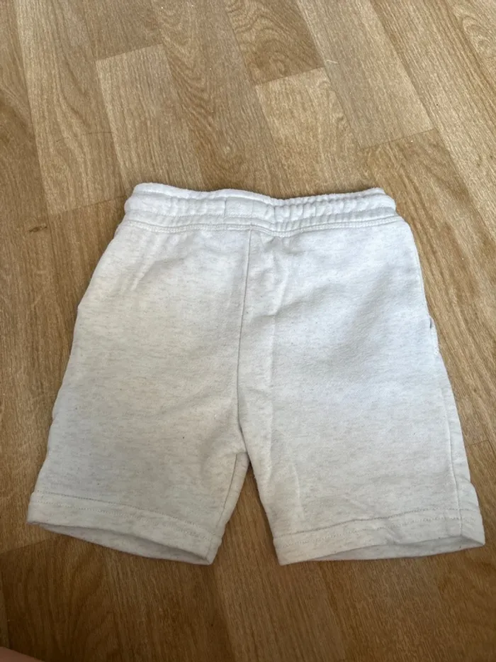 Short Primark taille 3/4 ans - photo numéro 2