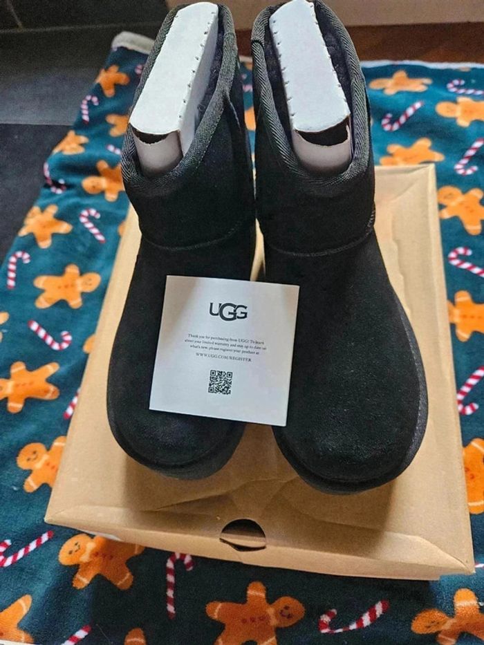 Ugg classic ultra mini platform woman noir Taille 36 - photo numéro 2
