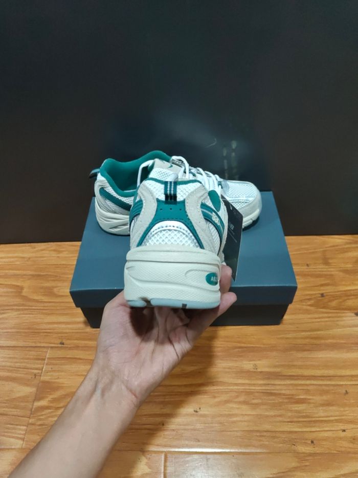 New Balance 530
Beige Green Taille 39.5 - photo numéro 3