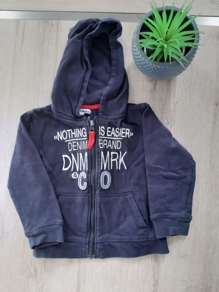 Gilet à capuche bleu marine 3 ans