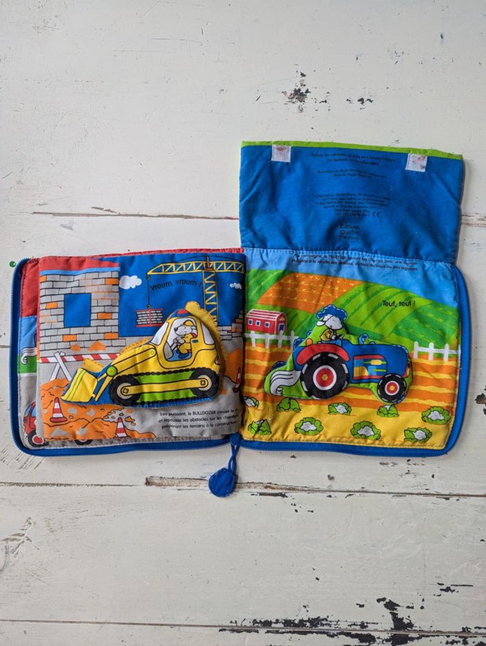 Livre en tissu 🚗 Les petits véhicules 🚗 - photo numéro 3